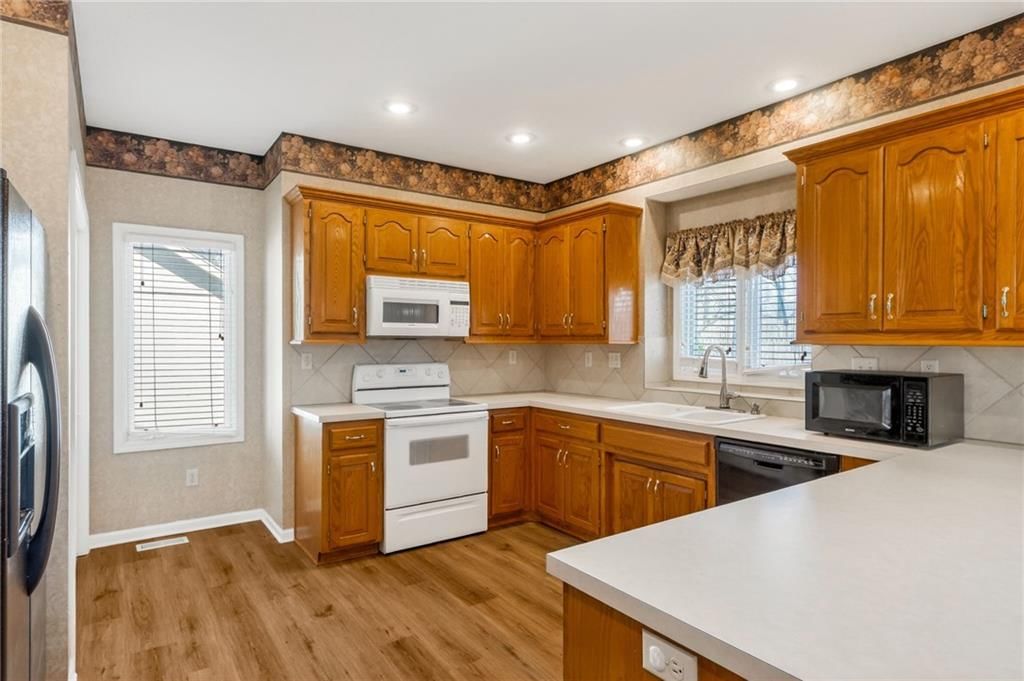905 NE Country Lane Street — photo 15