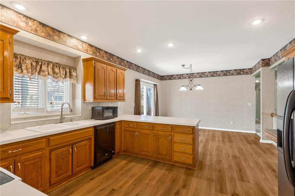 905 NE Country Lane Street — photo 16