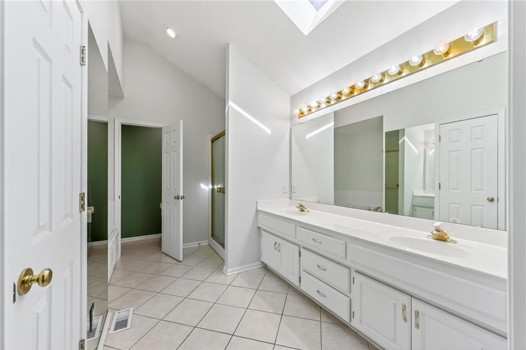 905 NE Country Lane Street — photo 21