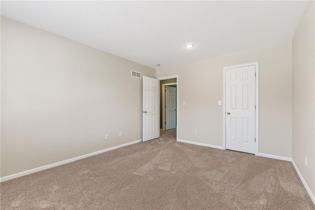 905 NE Country Lane Street — photo 29