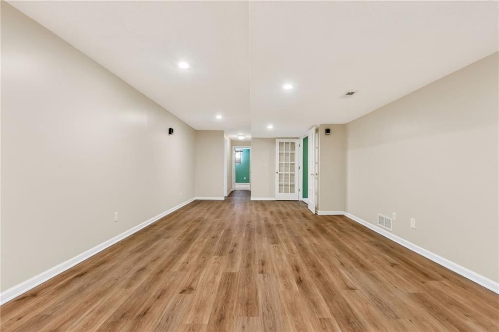 905 NE Country Lane Street — photo 33