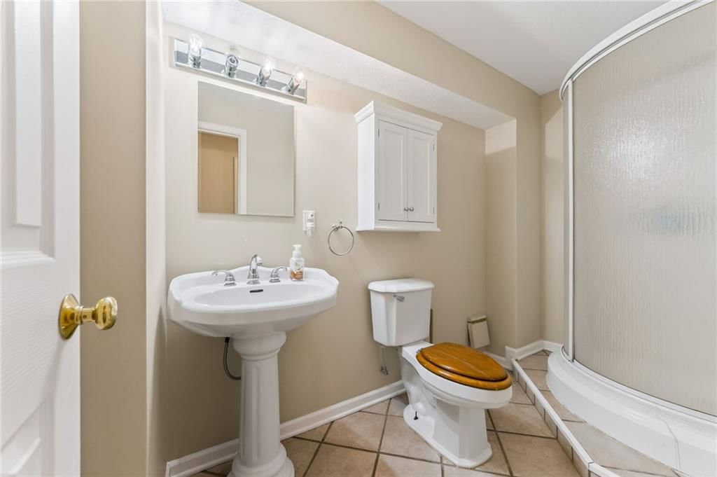 905 NE Country Lane Street — photo 34