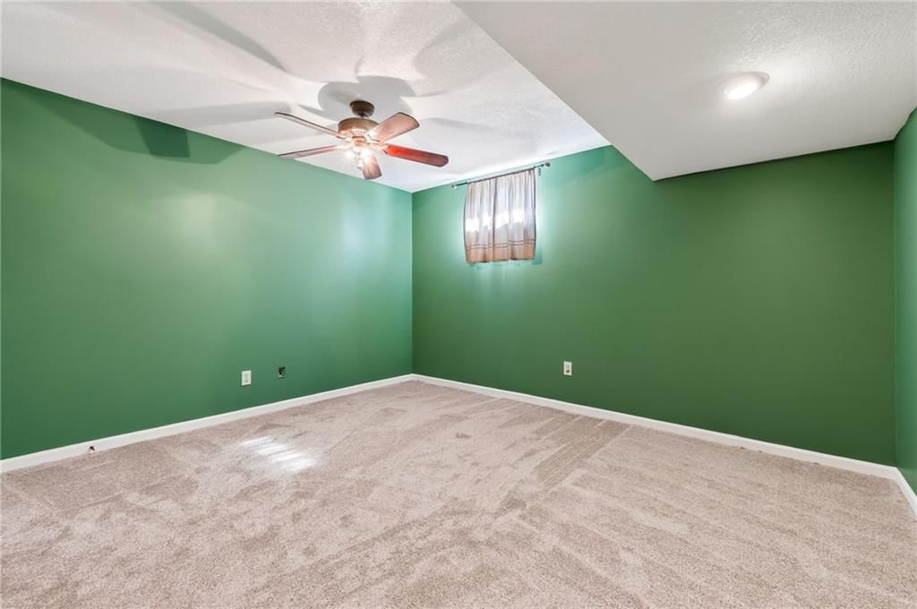 905 NE Country Lane Street — photo 35