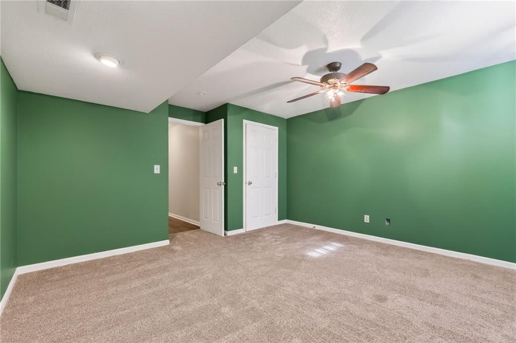 905 NE Country Lane Street — photo 36
