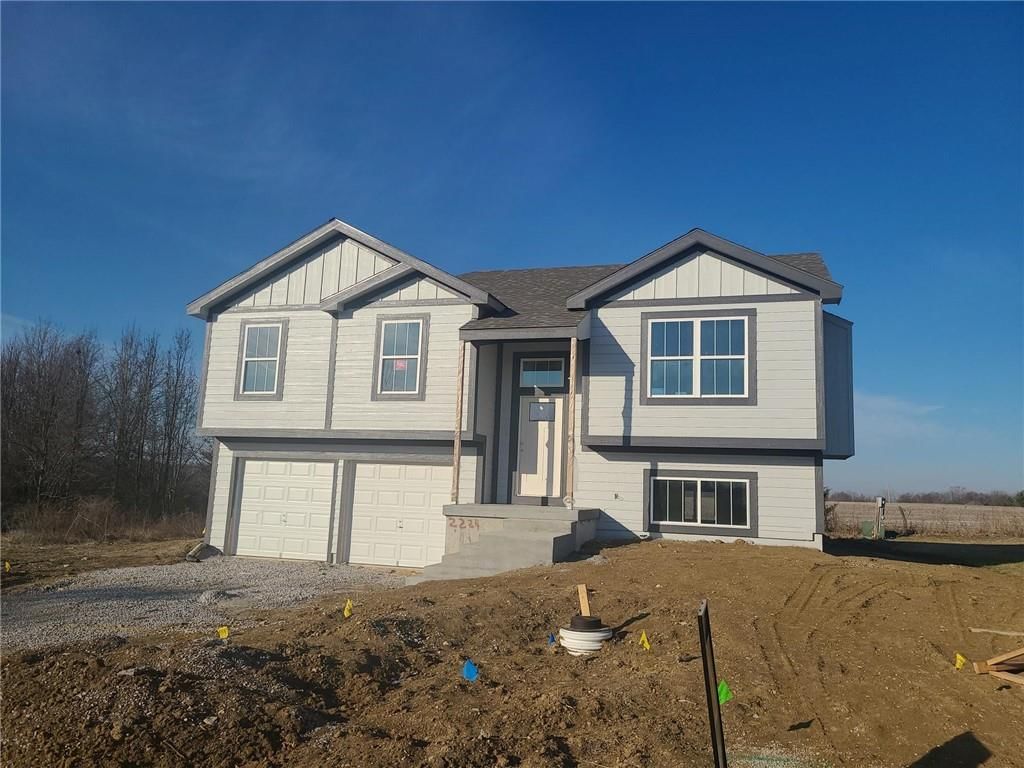 2224 Pemberton Drive, Harrisonville, MO