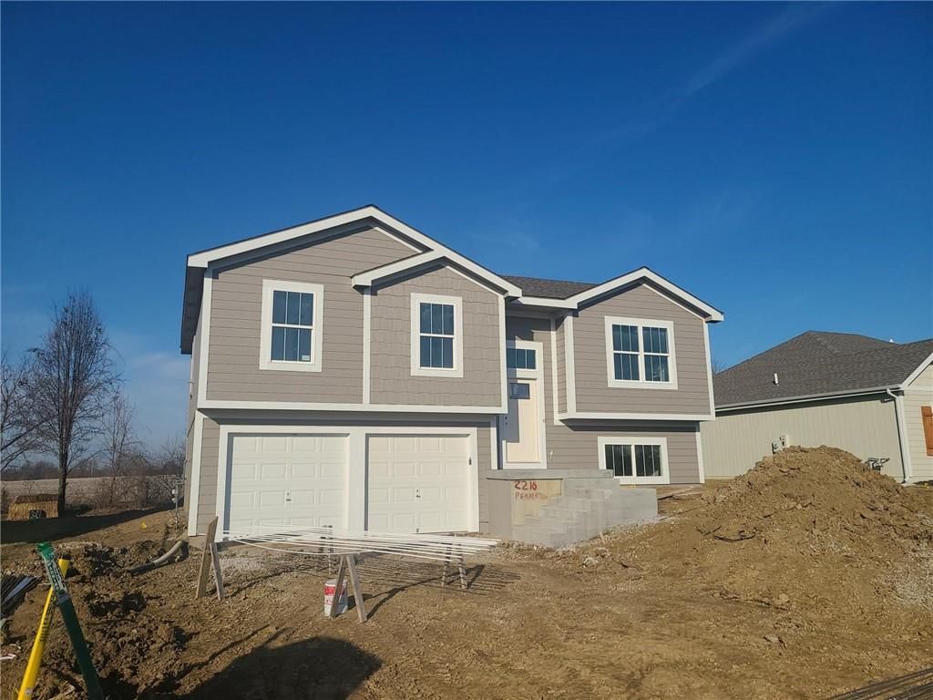 2216 Pemberton Drive, Harrisonville, MO