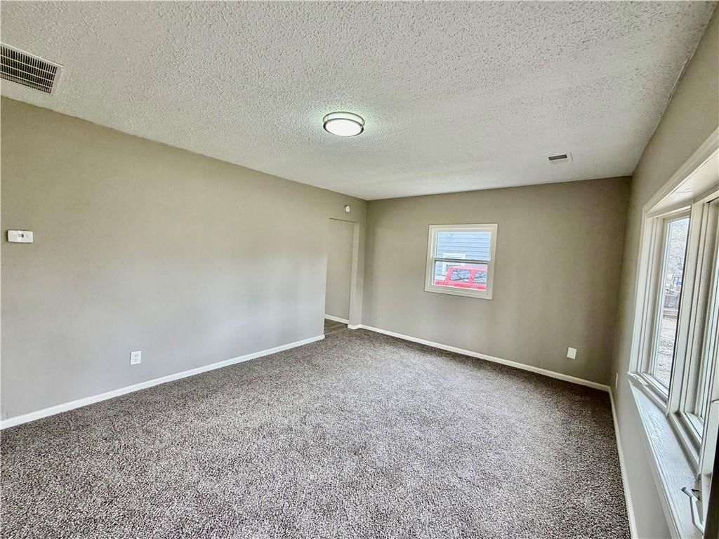 8416 Greenwood Road — photo 4