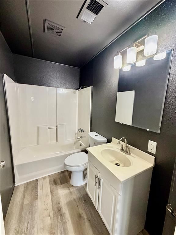 8416 Greenwood Road — photo 9