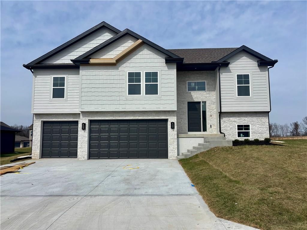 1202 NW 4th Street, Oak Grove, MO