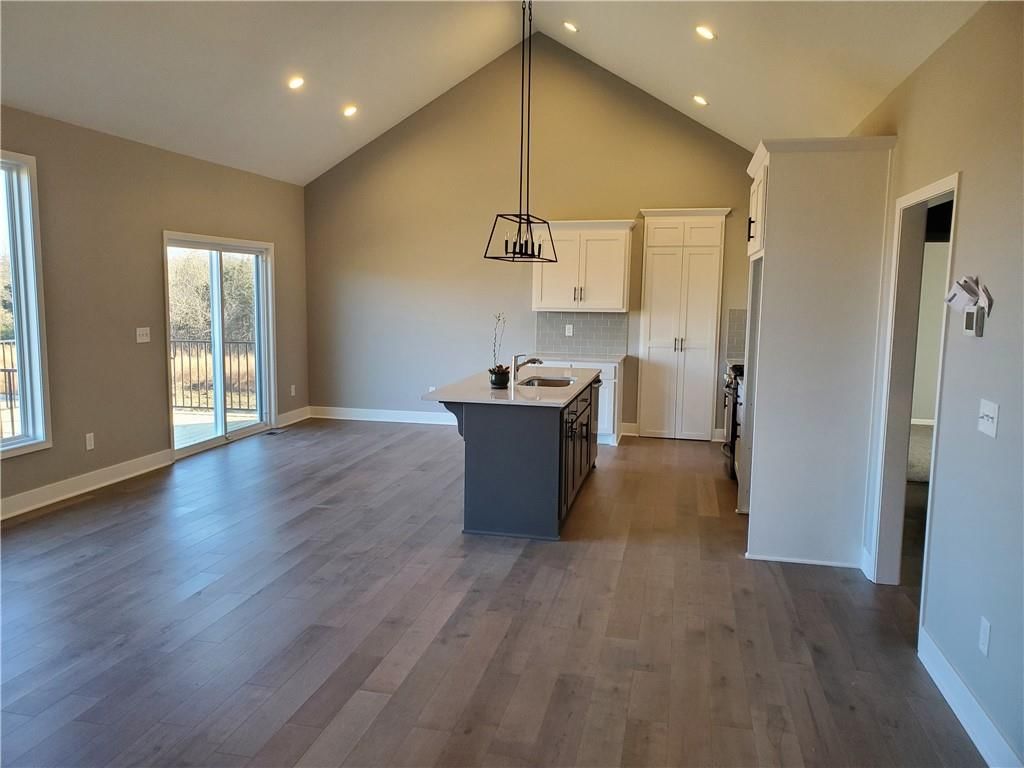 1202 NW 4th Street — photo 2