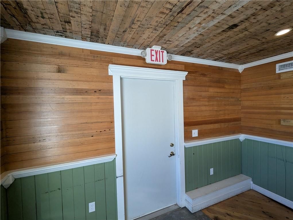 100 Oregon Street — photo 34