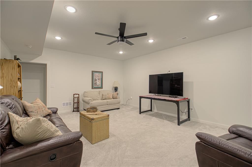 8129 N Farley Avenue — photo 32