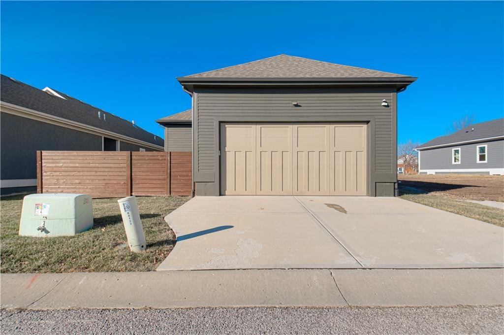 8129 N Farley Avenue — photo 41