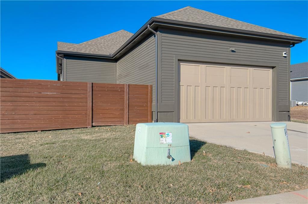 8129 N Farley Avenue — photo 42