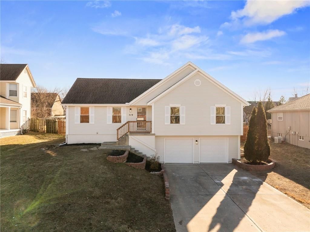 719 SE London Way, Lee's Summit, MO