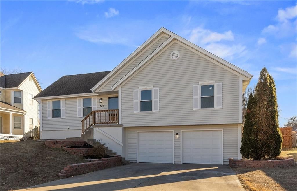 719 SE London Way — photo 4