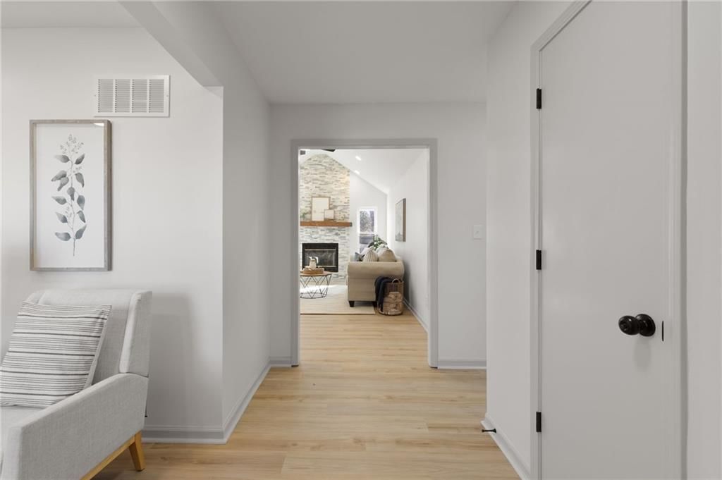 719 SE London Way — photo 5