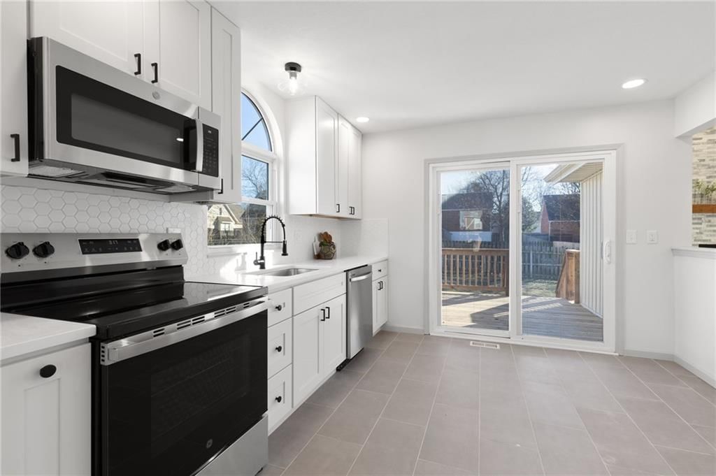 719 SE London Way — photo 10