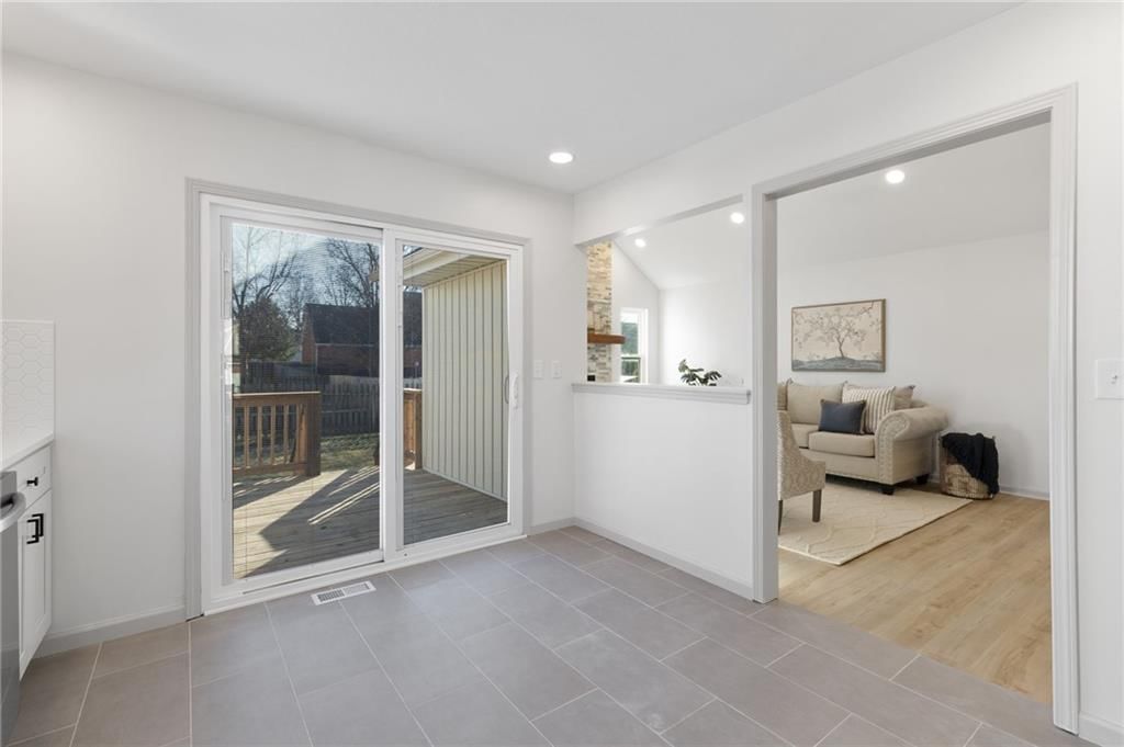 719 SE London Way — photo 14