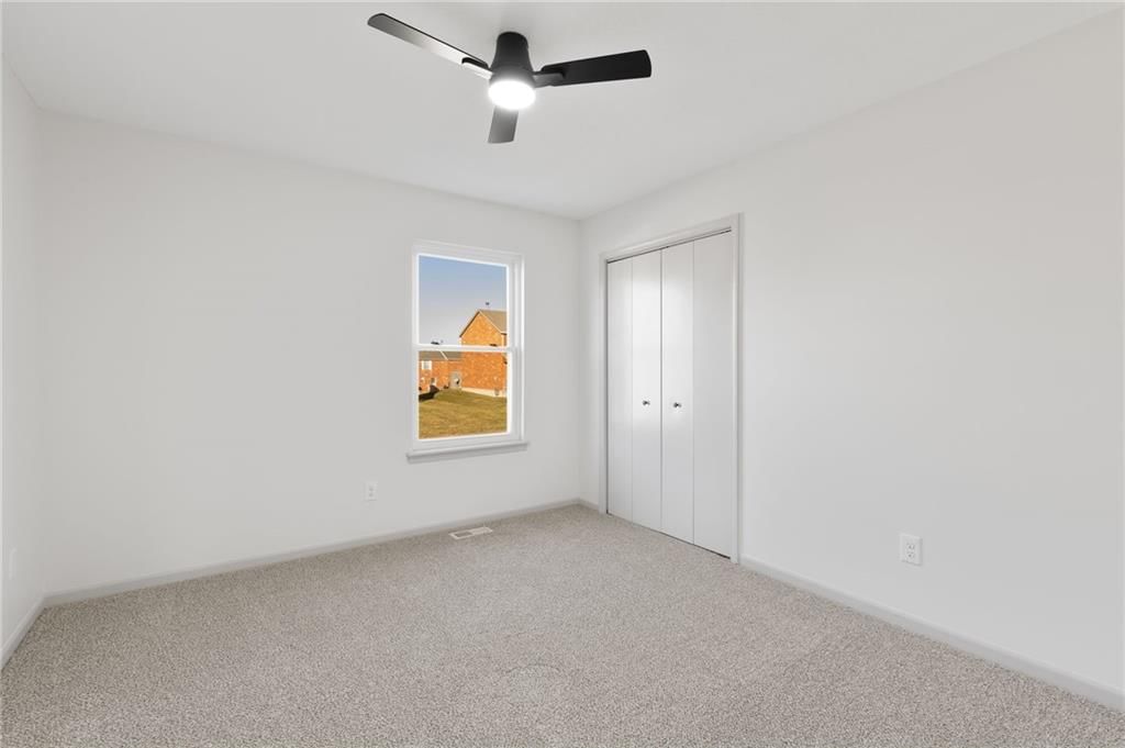 719 SE London Way — photo 28