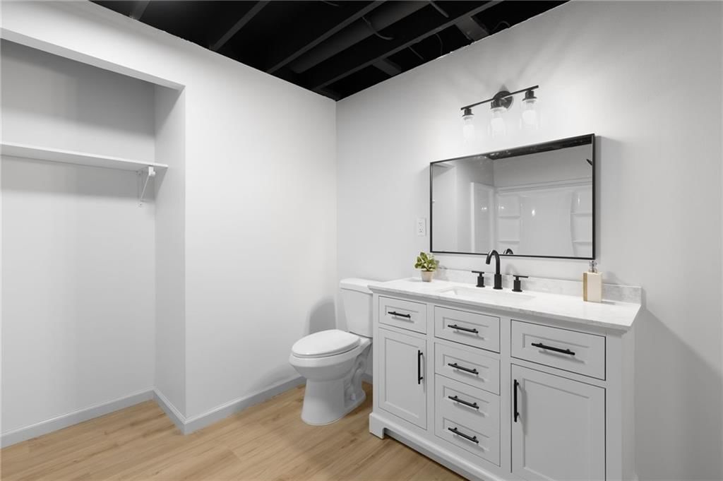 719 SE London Way — photo 36