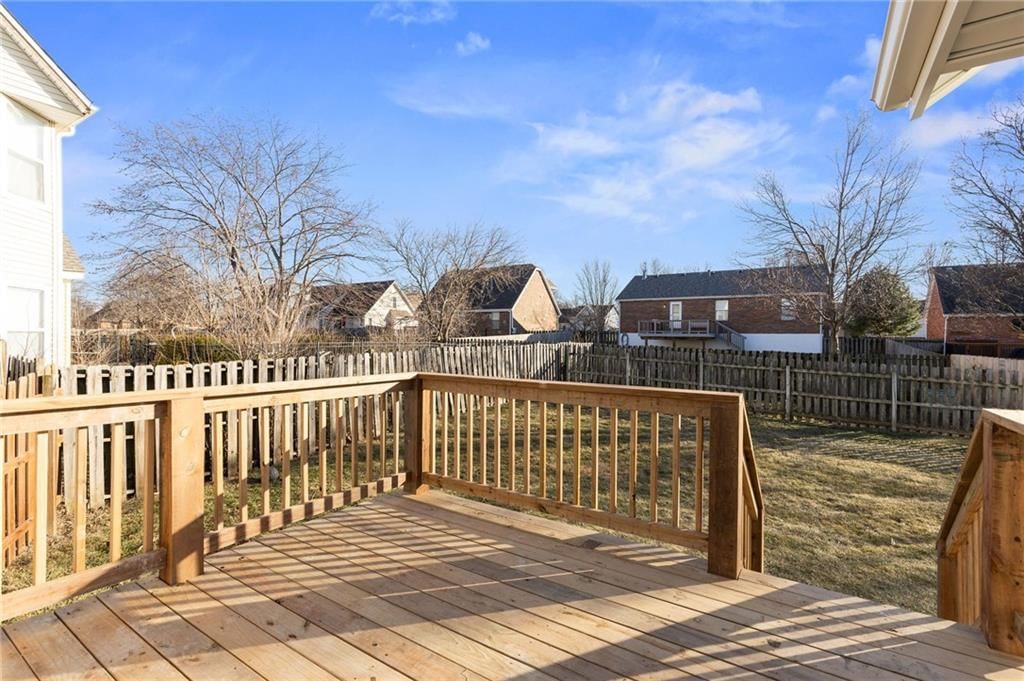 719 SE London Way — photo 38