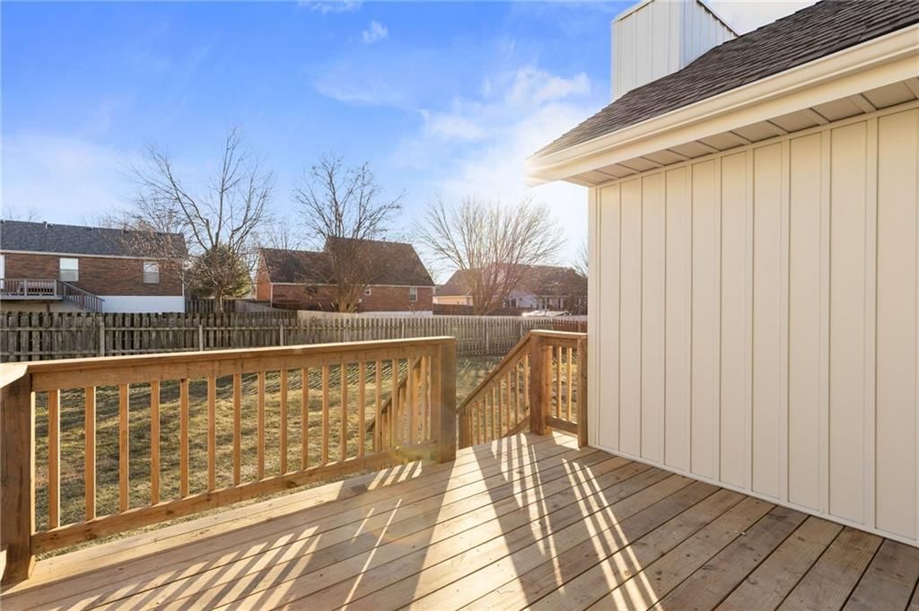 719 SE London Way — photo 39
