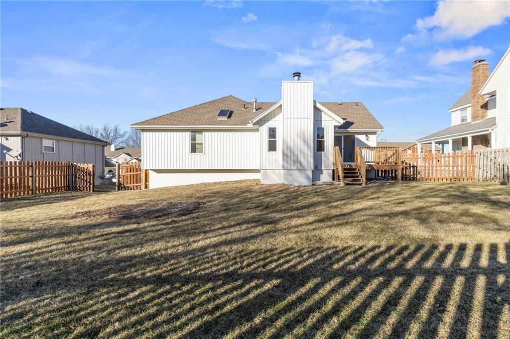 719 SE London Way — photo 42