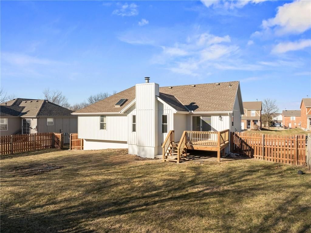 719 SE London Way — photo 44