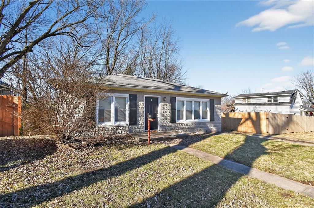 822 N Crysler Avenue — photo 3