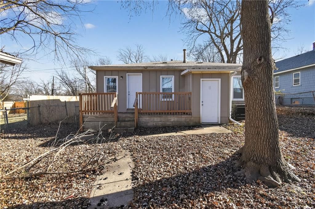822 N Crysler Avenue — photo 4