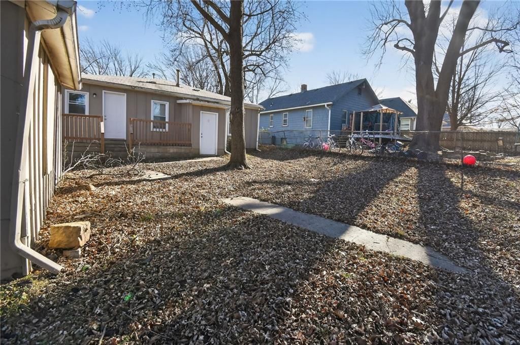 822 N Crysler Avenue — photo 7