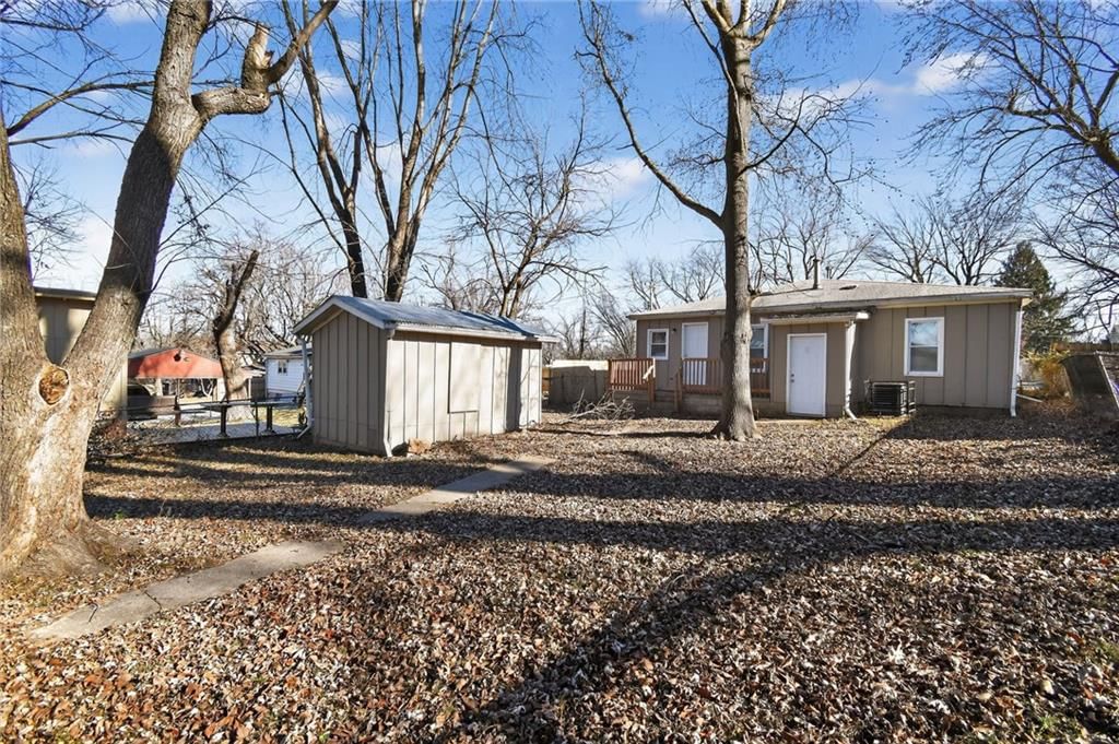 822 N Crysler Avenue — photo 8