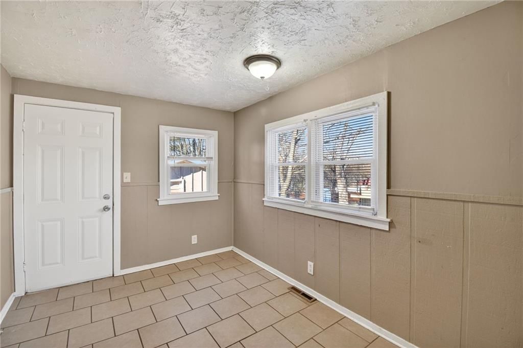 822 N Crysler Avenue — photo 9