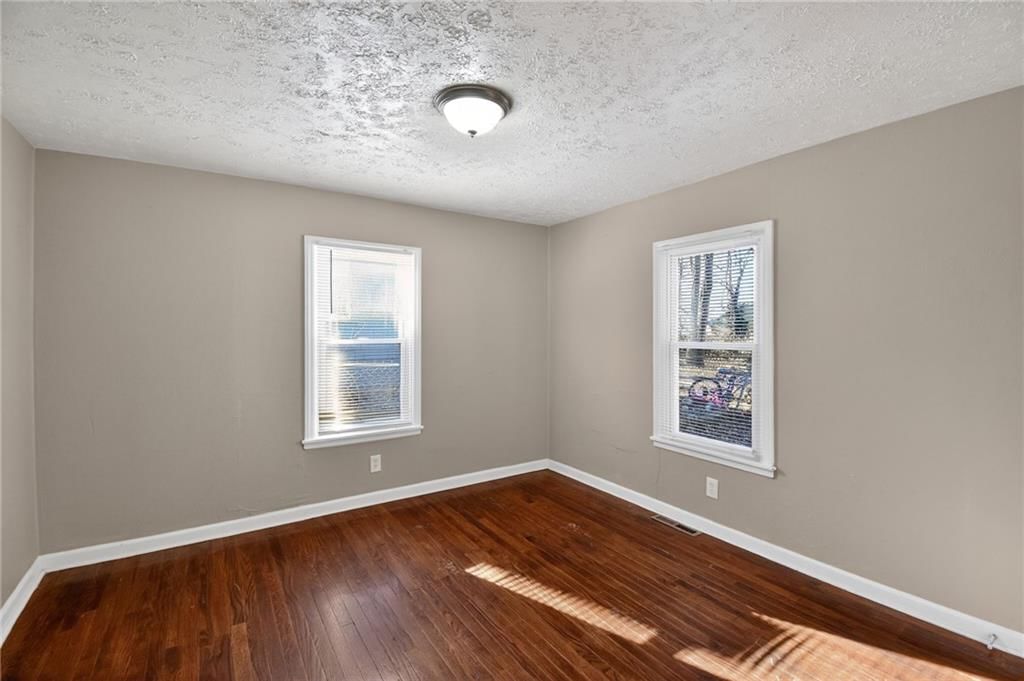 822 N Crysler Avenue — photo 12