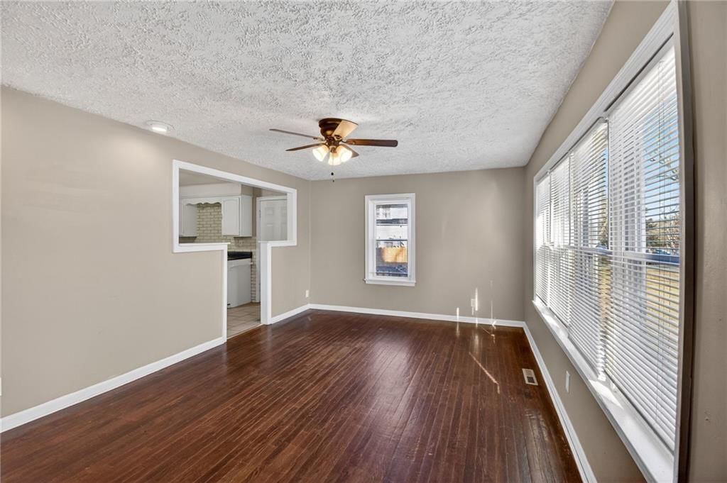822 N Crysler Avenue — photo 16