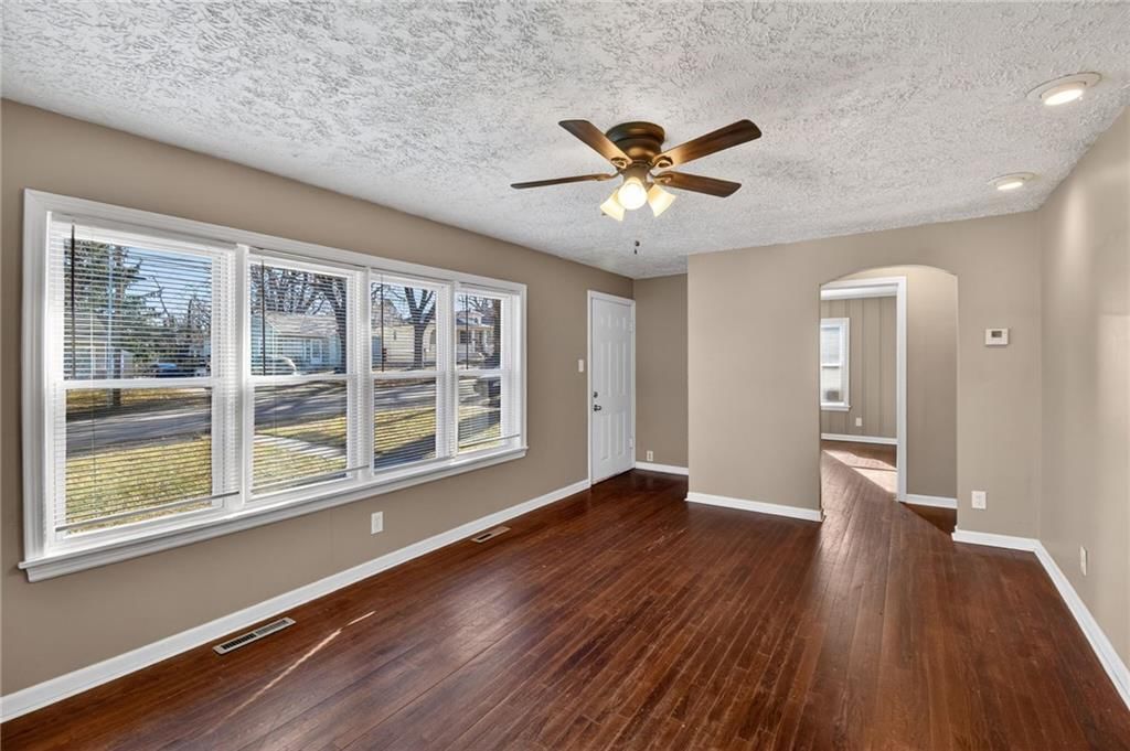 822 N Crysler Avenue — photo 17