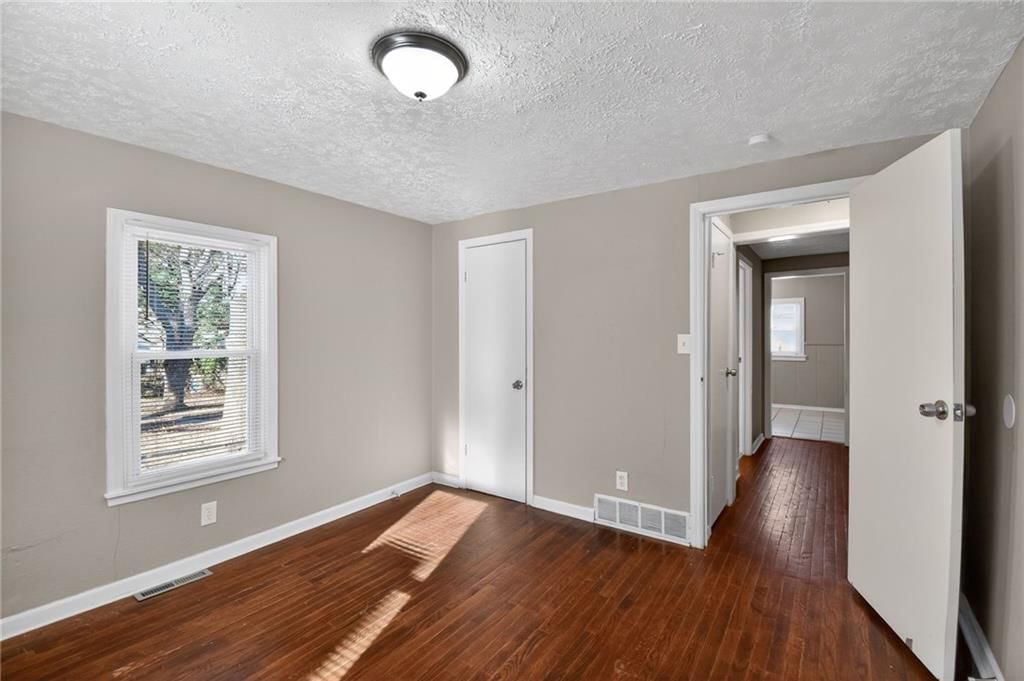 822 N Crysler Avenue — photo 22
