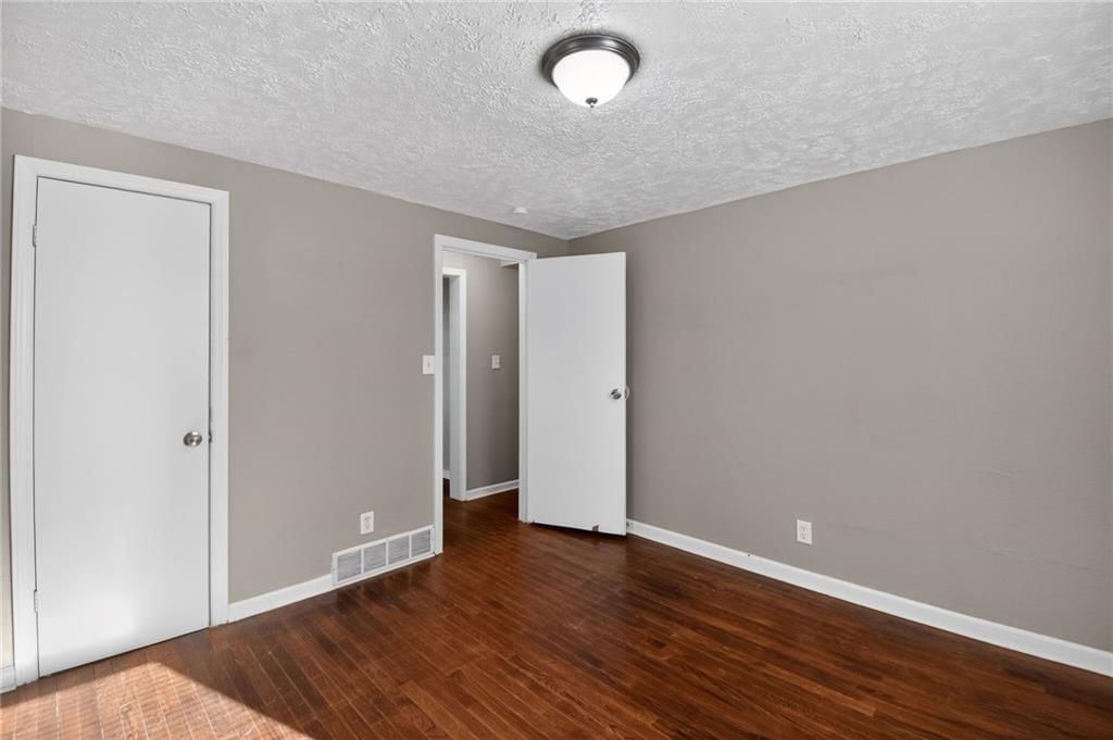 822 N Crysler Avenue — photo 23
