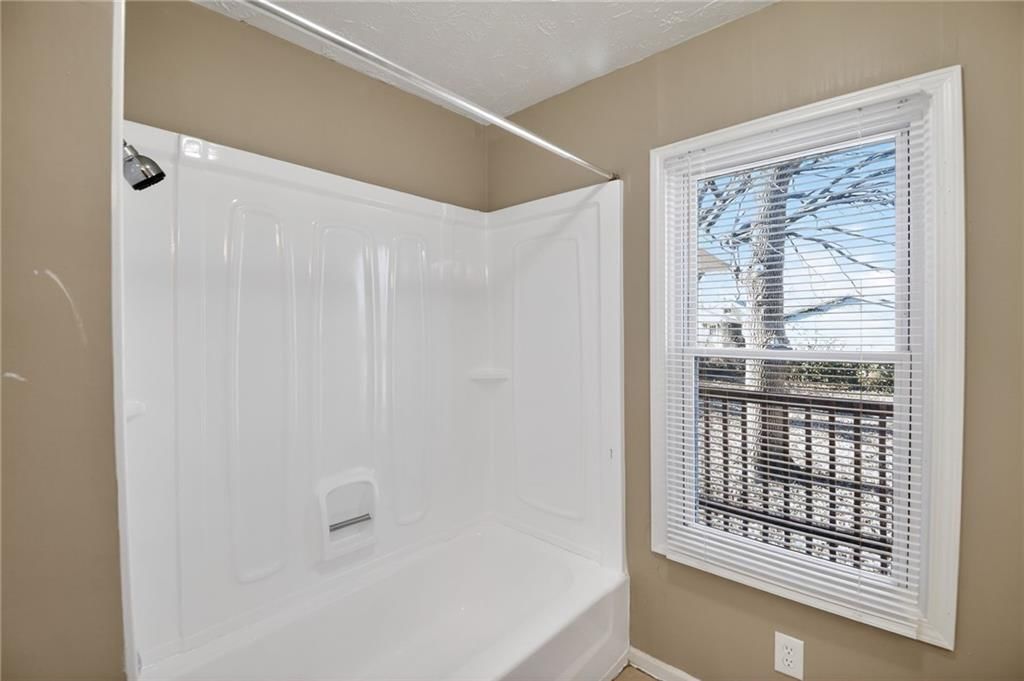 822 N Crysler Avenue — photo 24