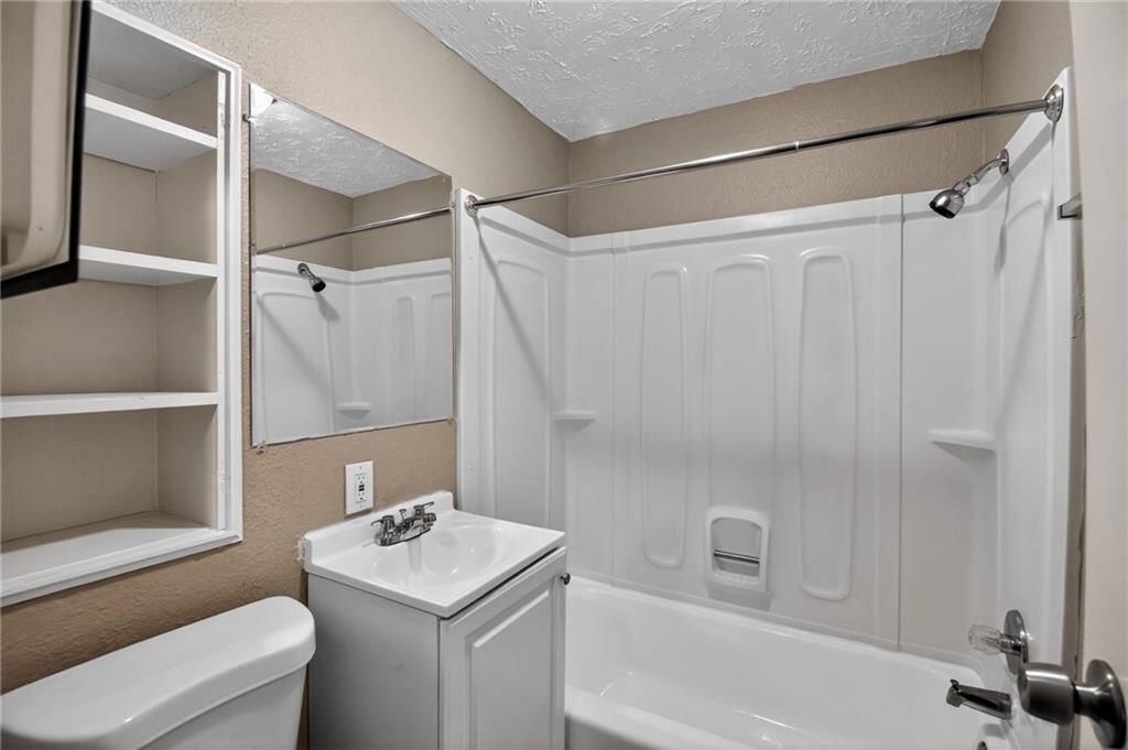 822 N Crysler Avenue — photo 25