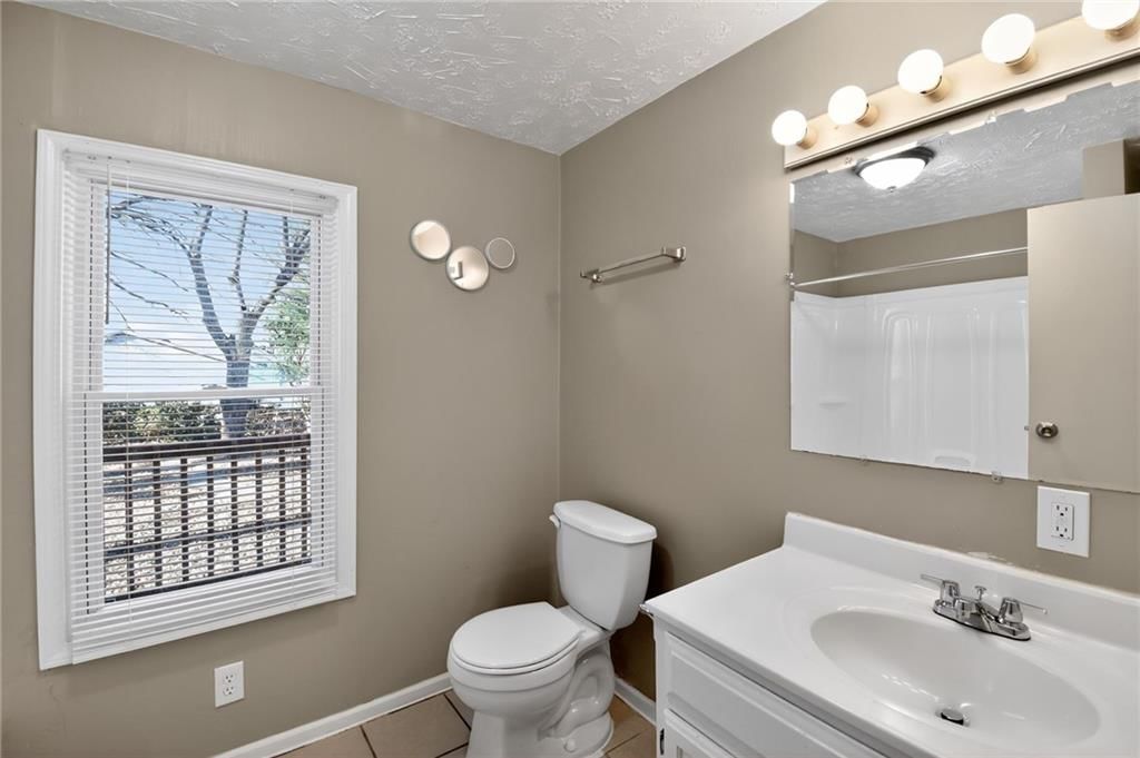 822 N Crysler Avenue — photo 26