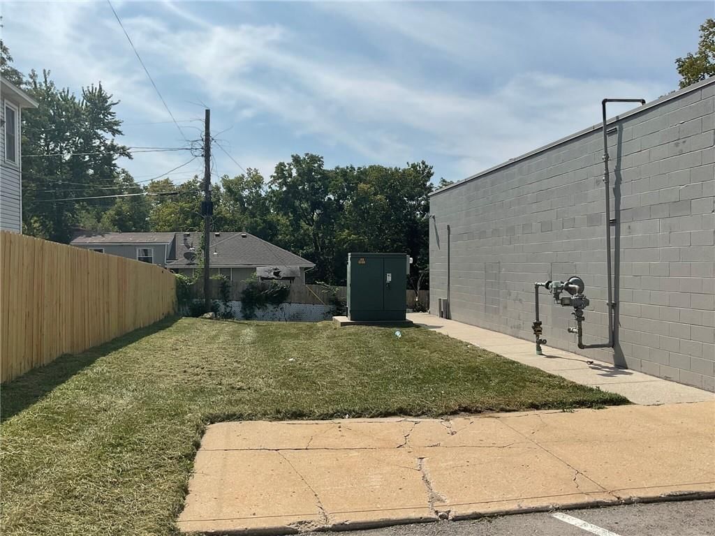 11525 E 24 Highway — photo 5