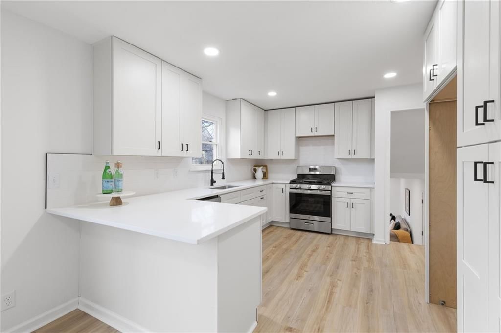 409 S Chambery Drive — photo 8