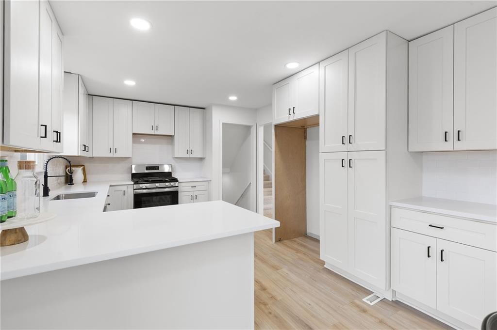 409 S Chambery Drive — photo 10