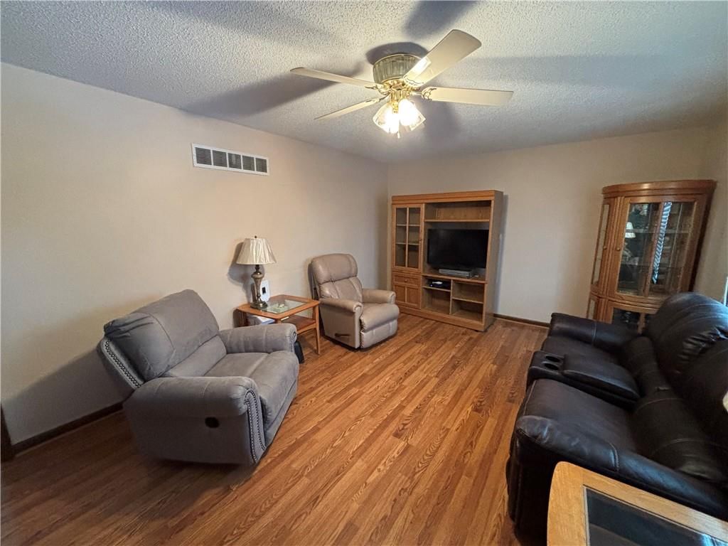 1104 Halsey Terrace — photo 4
