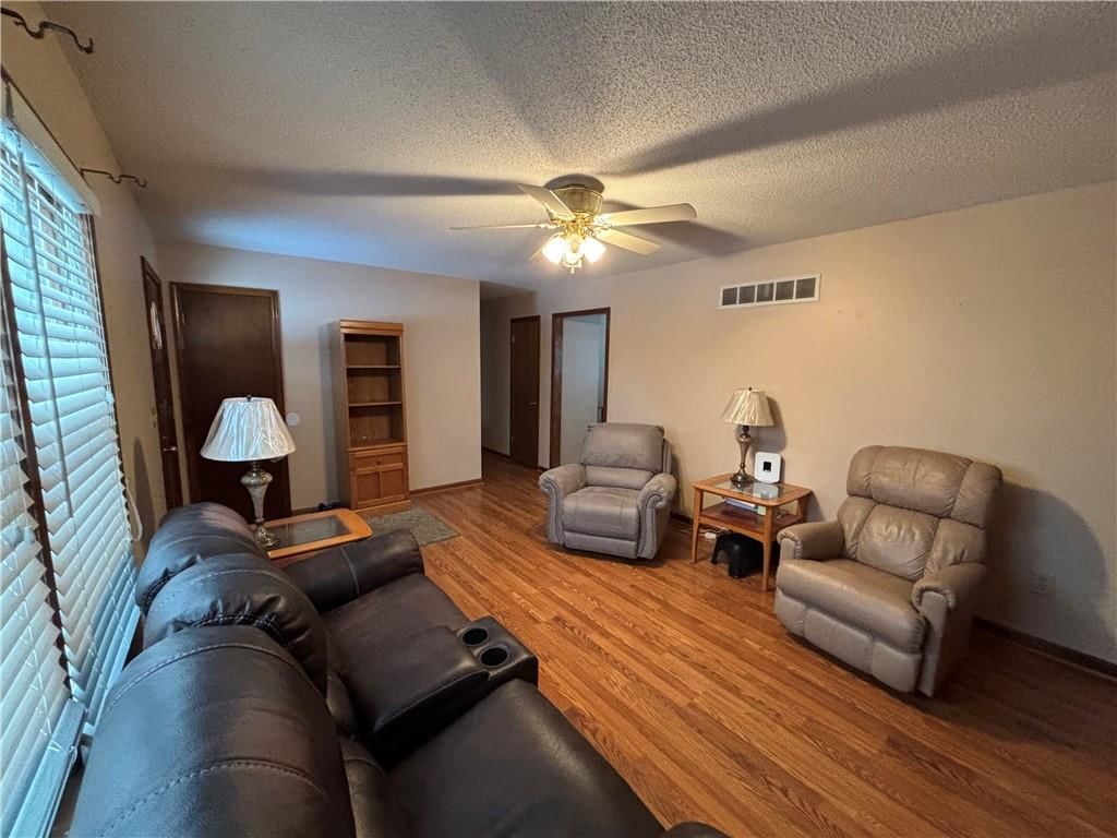 1104 Halsey Terrace — photo 6