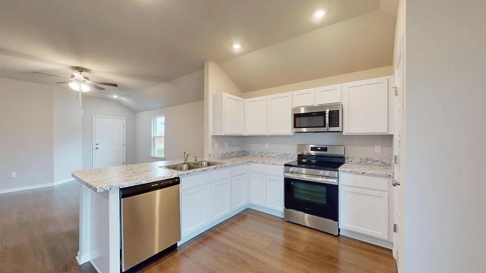 534 W Bluebird Street — photo 4