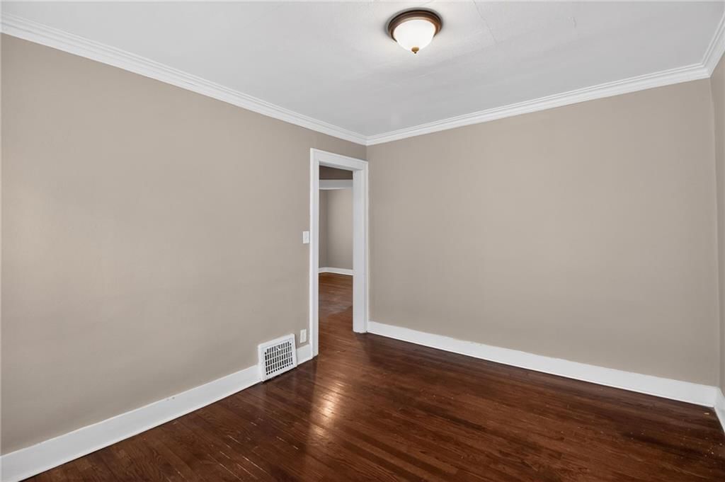 2407 E 68th Terrace — photo 6