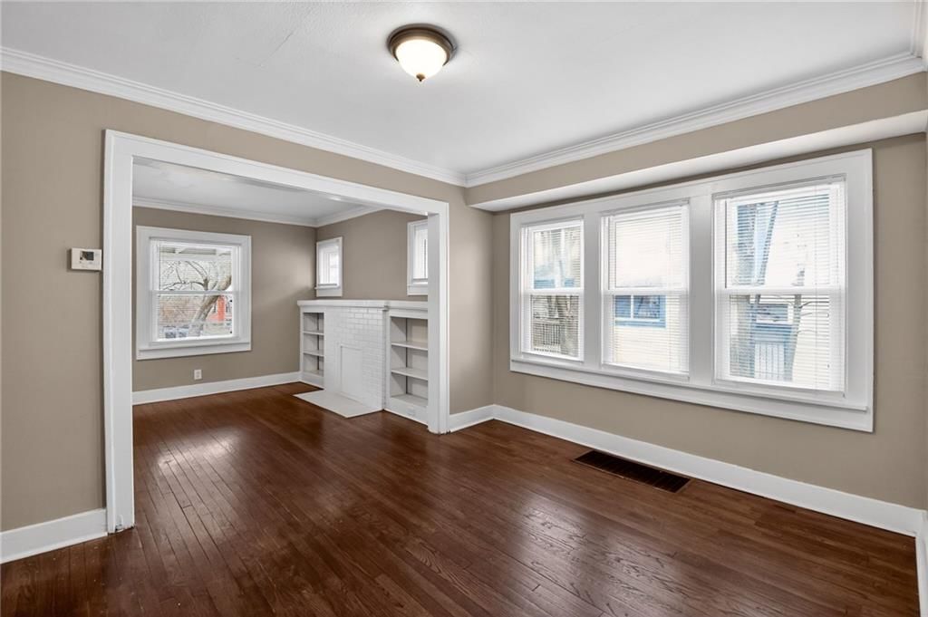 2407 E 68th Terrace — photo 8